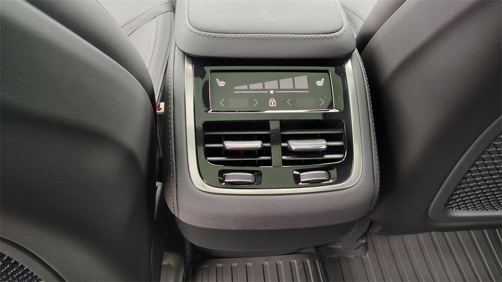 New 2026 Volvo XC90 B6 Plus w/ Protection Package image 33