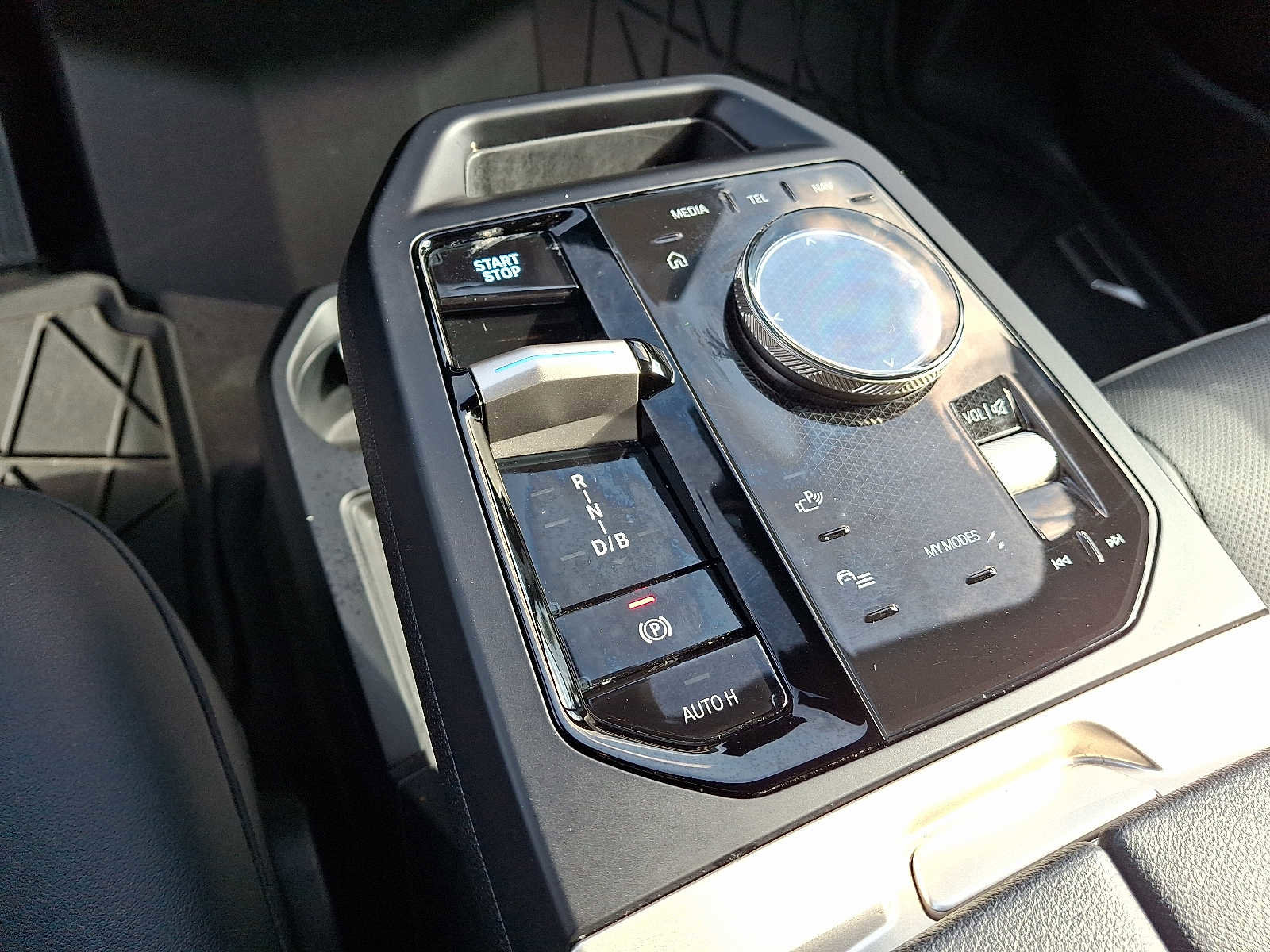 Used 2024 BMW iX xDrive50 w/ Sport Package image 16