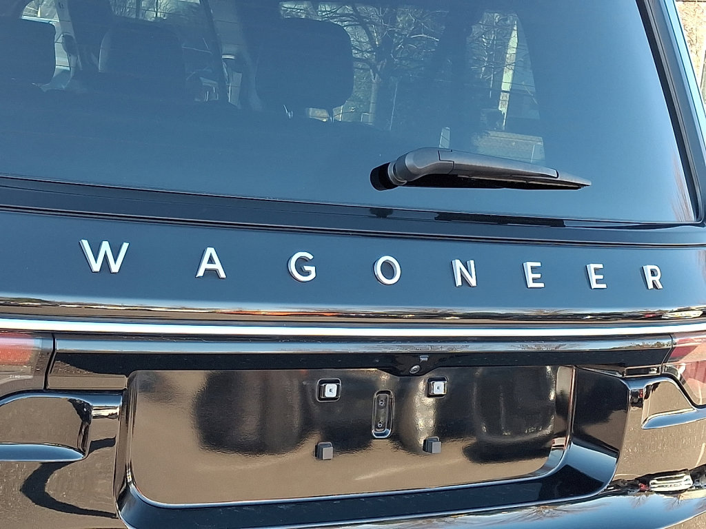 Certified 2024 Jeep Wagoneer L Series II w/ Flexible Seating Group image 16