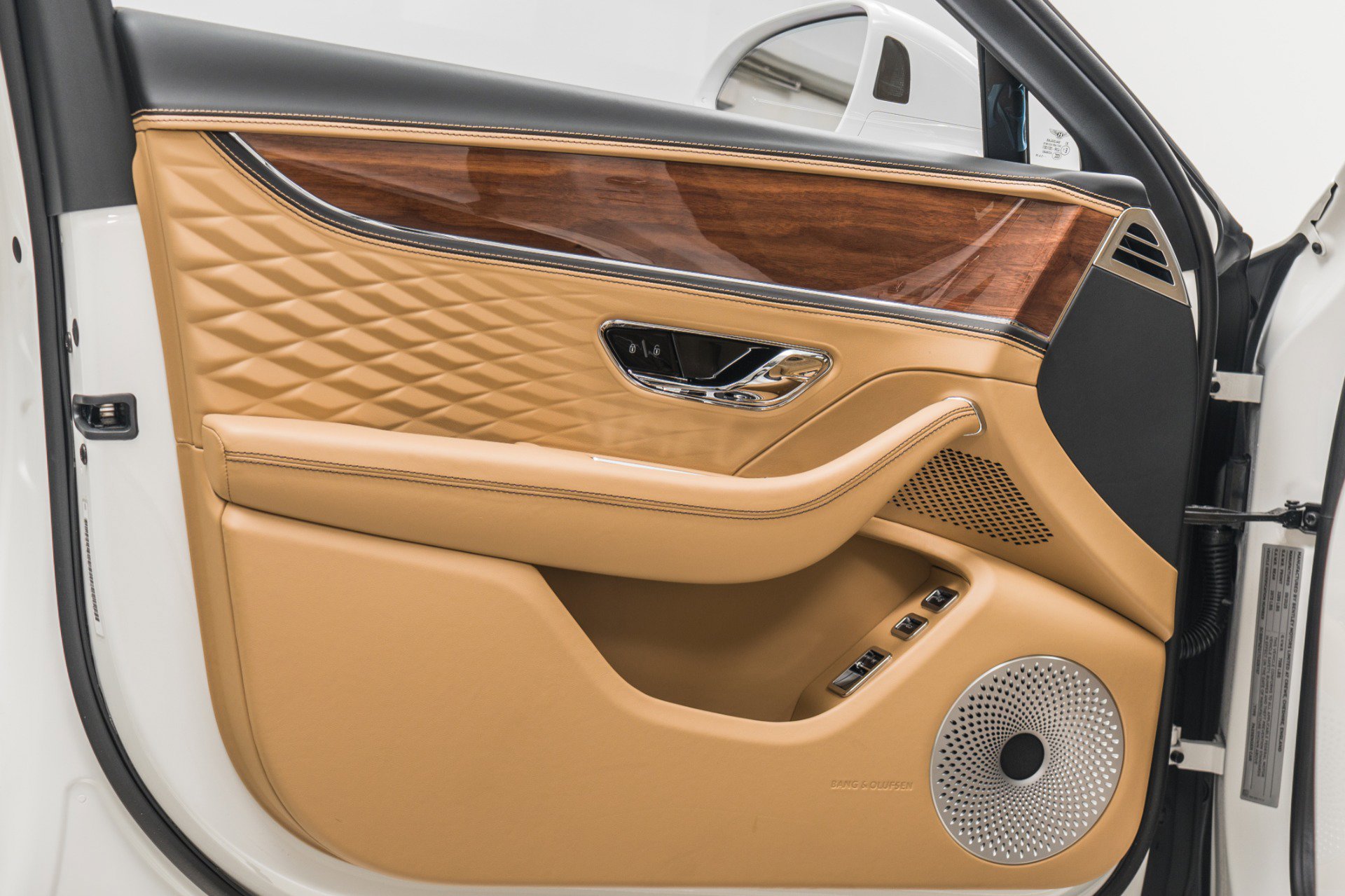 Used 2026 Bentley Flying Spur Plug-In Hybrid image 40