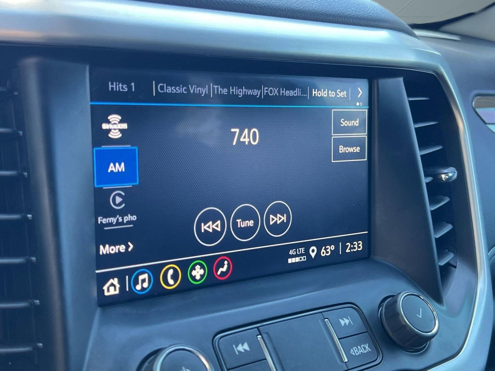 Certified 2023 GMC Acadia SLE w/ Driver Convenience Package image 25