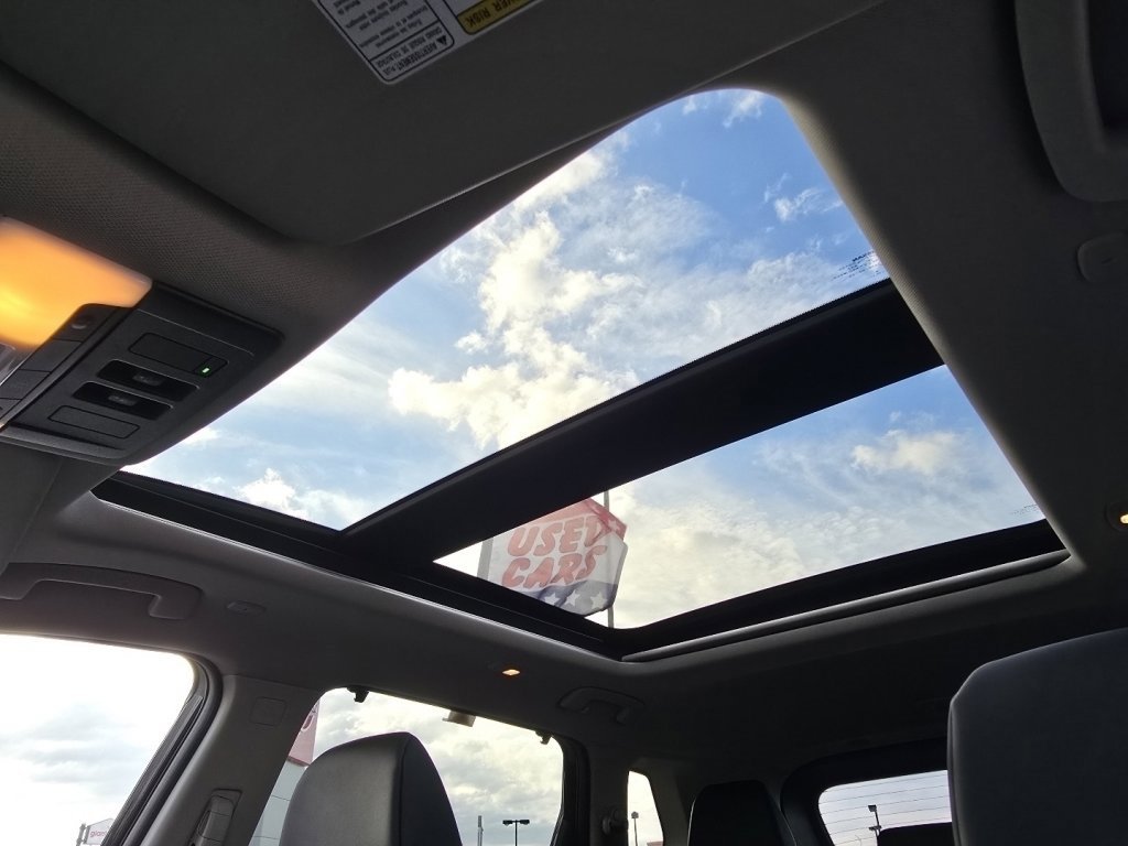 Used 2023 Nissan Rogue SV w/ SV Premium B Package image 4