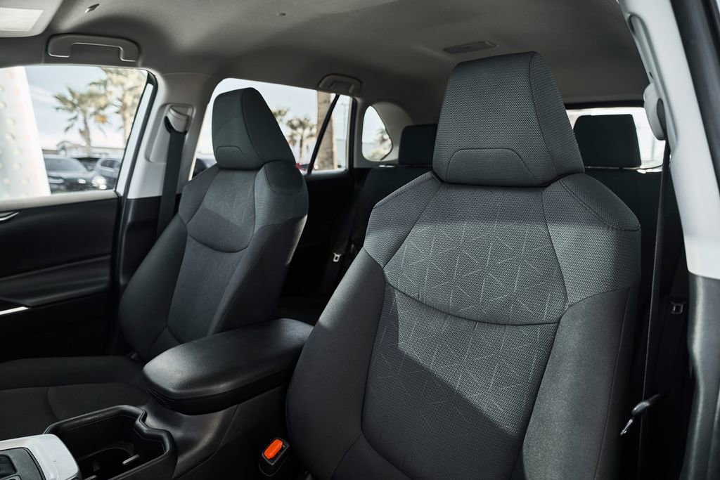 Used 2025 Toyota RAV4 XLE w/ Weather Package AWD/4WD image 17