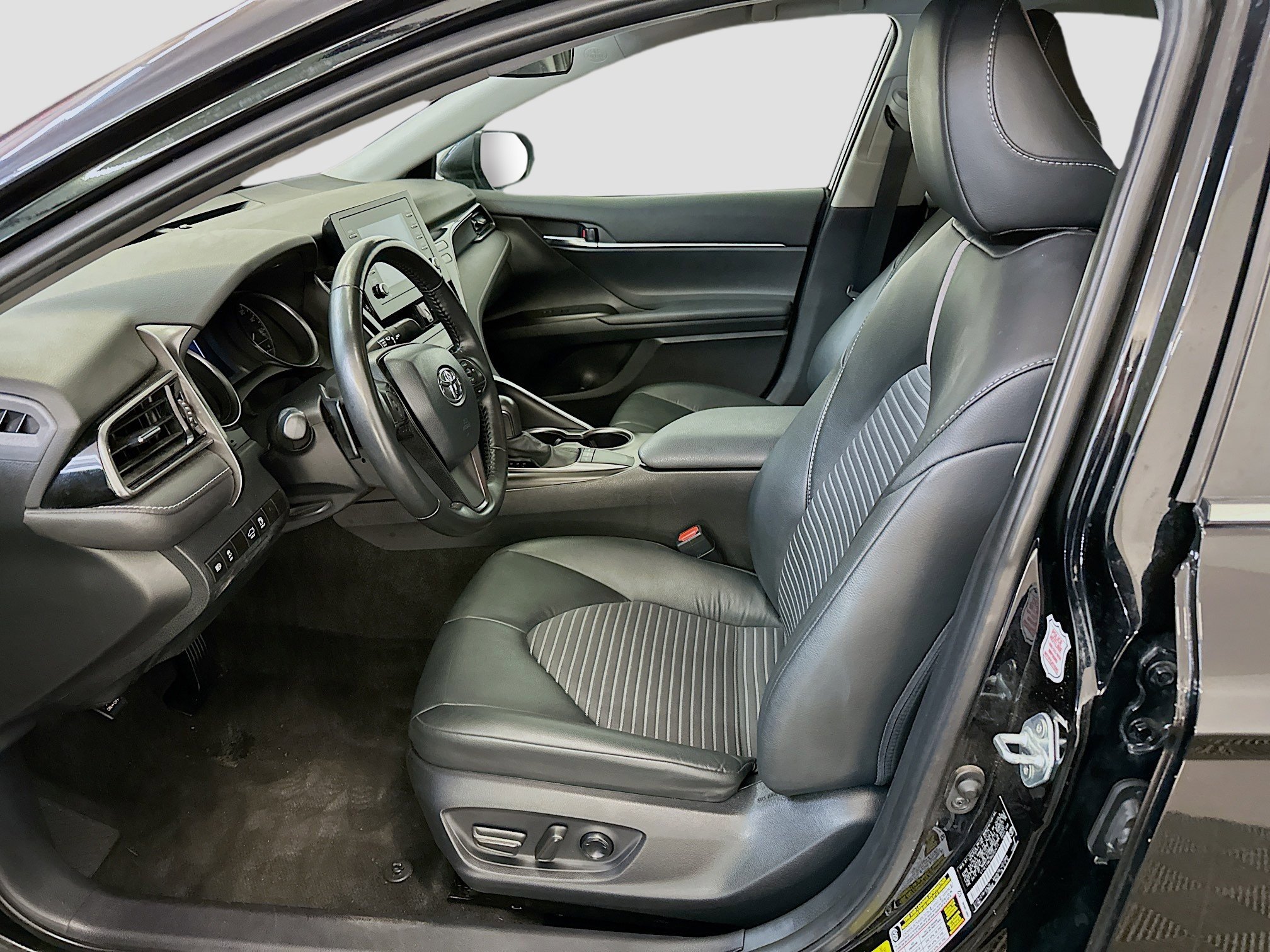 Used 2024 Toyota Camry SE image 13