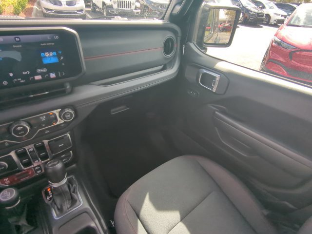 Used 2025 Jeep Wrangler Unlimited Rubicon w/ Convenience Group AWD/4WD image 18