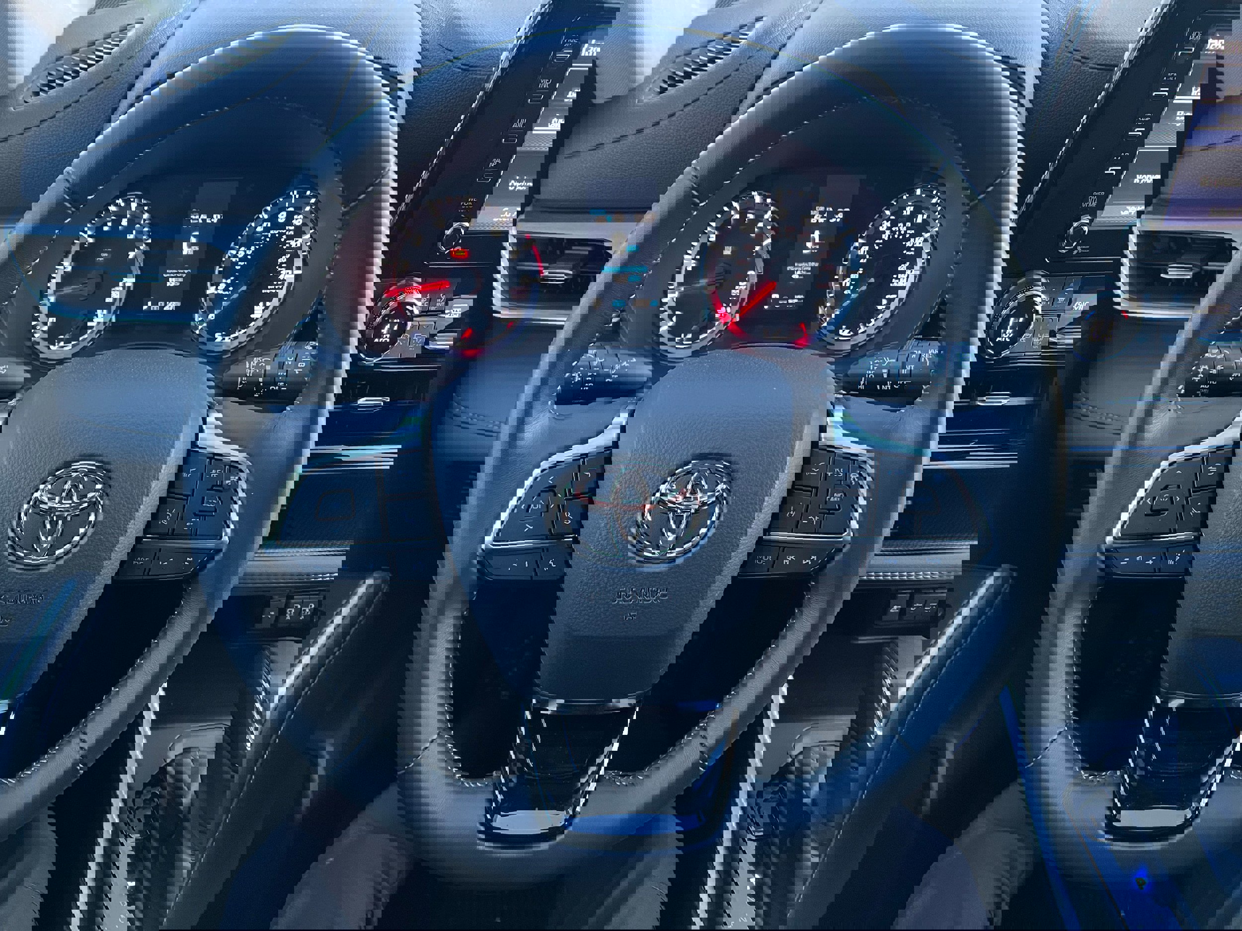 Used 2020 Toyota Highlander LE image 23