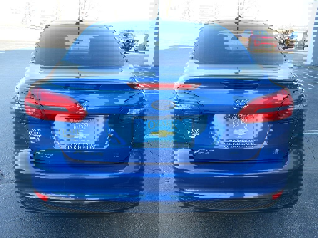 Used 2018 Ford Focus SE w/ SE Appearance Package image 4