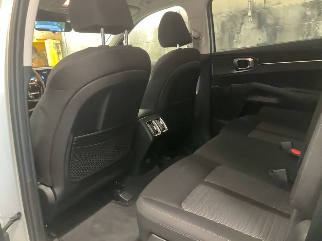 Certified 2026 Kia Sorento LX FWD image 26
