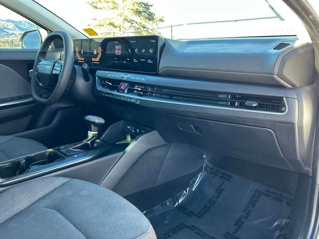 Used 2025 Kia K4 LXS image 8