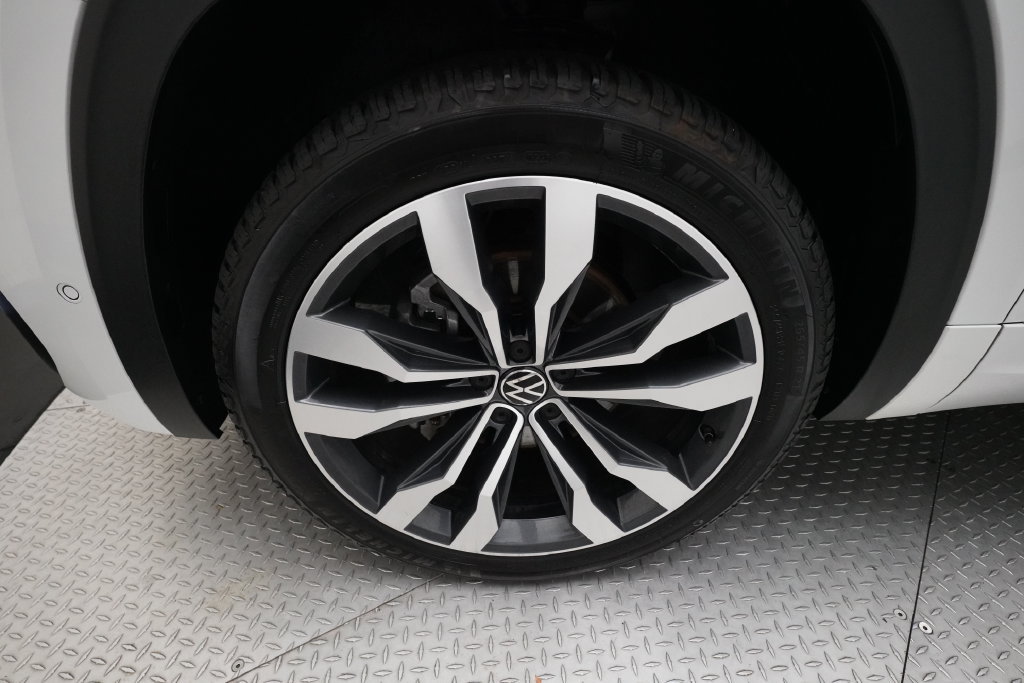 Used 2022 Volkswagen Atlas Cross Sport SEL Premium R-Line AWD/4WD image 25