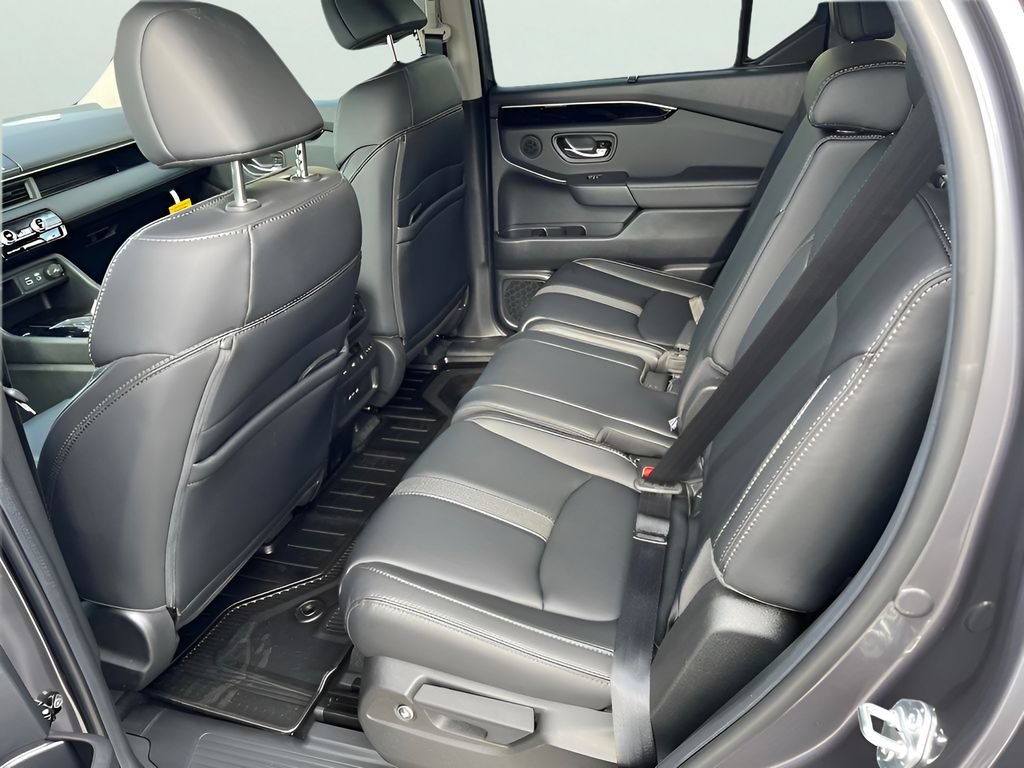 Used 2025 Honda Pilot EX-L image 9
