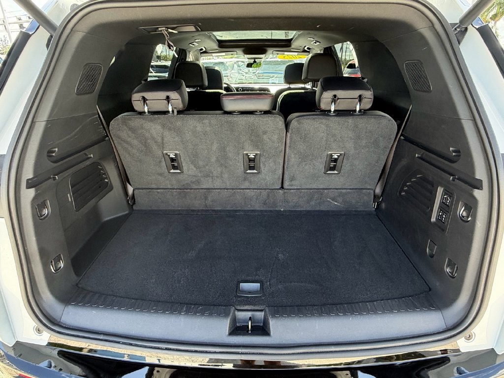 Used 2025 Chevrolet Traverse RS AWD/4WD image 16