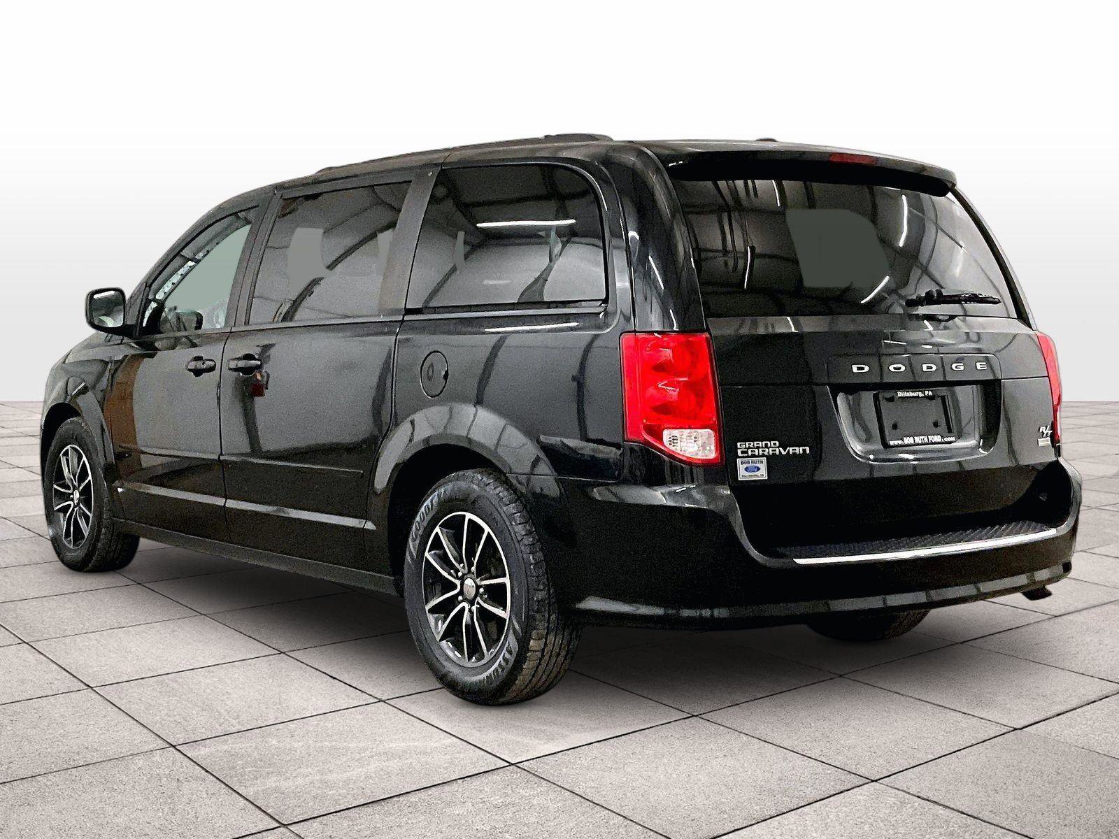 Used 2016 Dodge Grand Caravan R/T FWD image 10