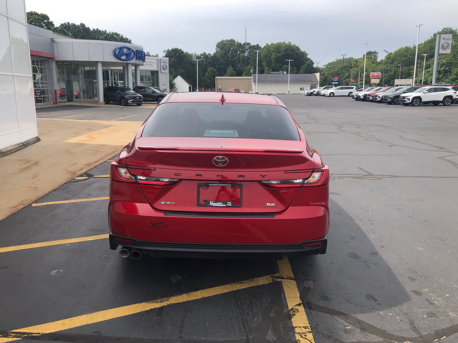 Used 2025 Toyota Camry SE w/ Multimedia Upgrade Package FWD image 5