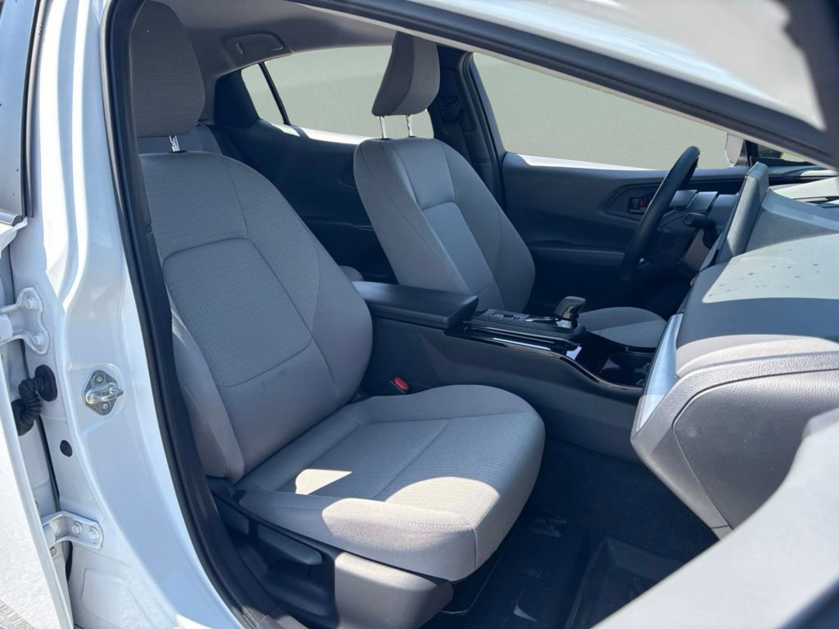 Used 2025 Toyota Prius LE FWD image 28