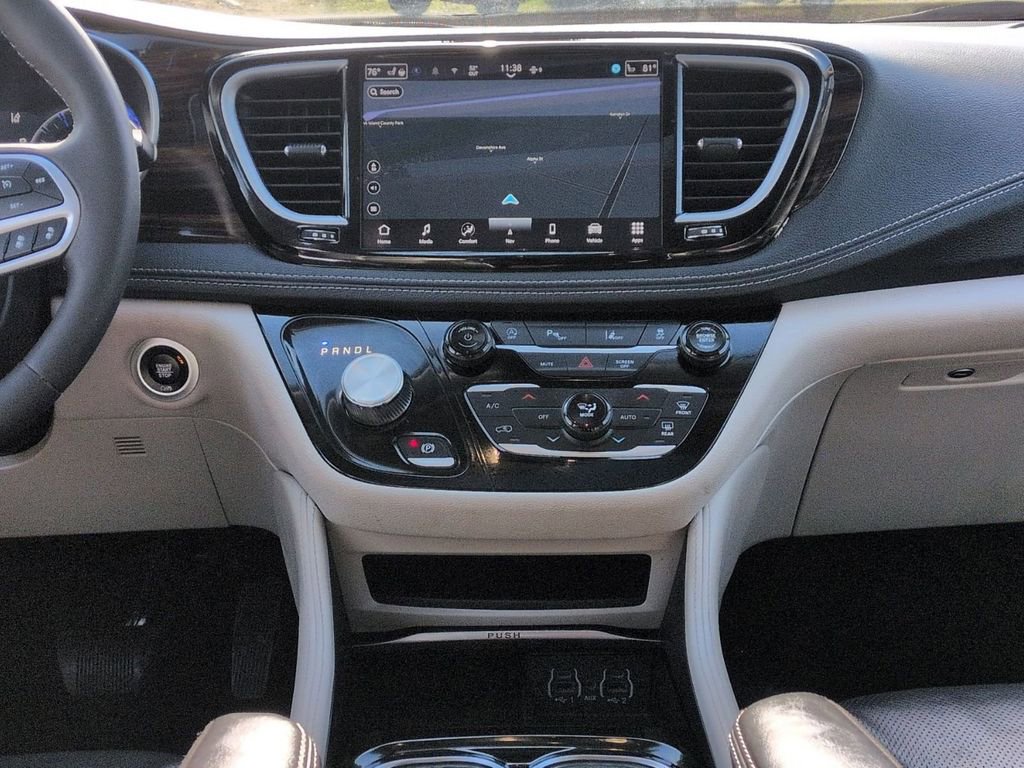 Used 2024 Chrysler Pacifica Limited image 29