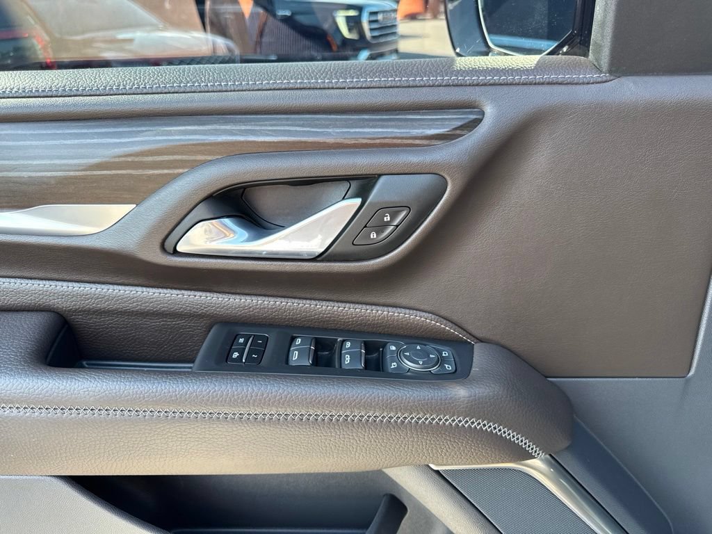 Used 2024 GMC Yukon Denali w/ Advanced Technology Package AWD/4WD image 11