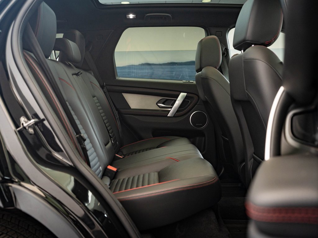 Used 2023 Land Rover Discovery Sport SE R-Dynamic image 31