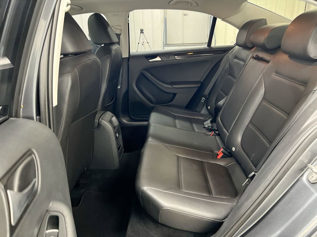 Used 2017 Volkswagen Jetta SEL image 23