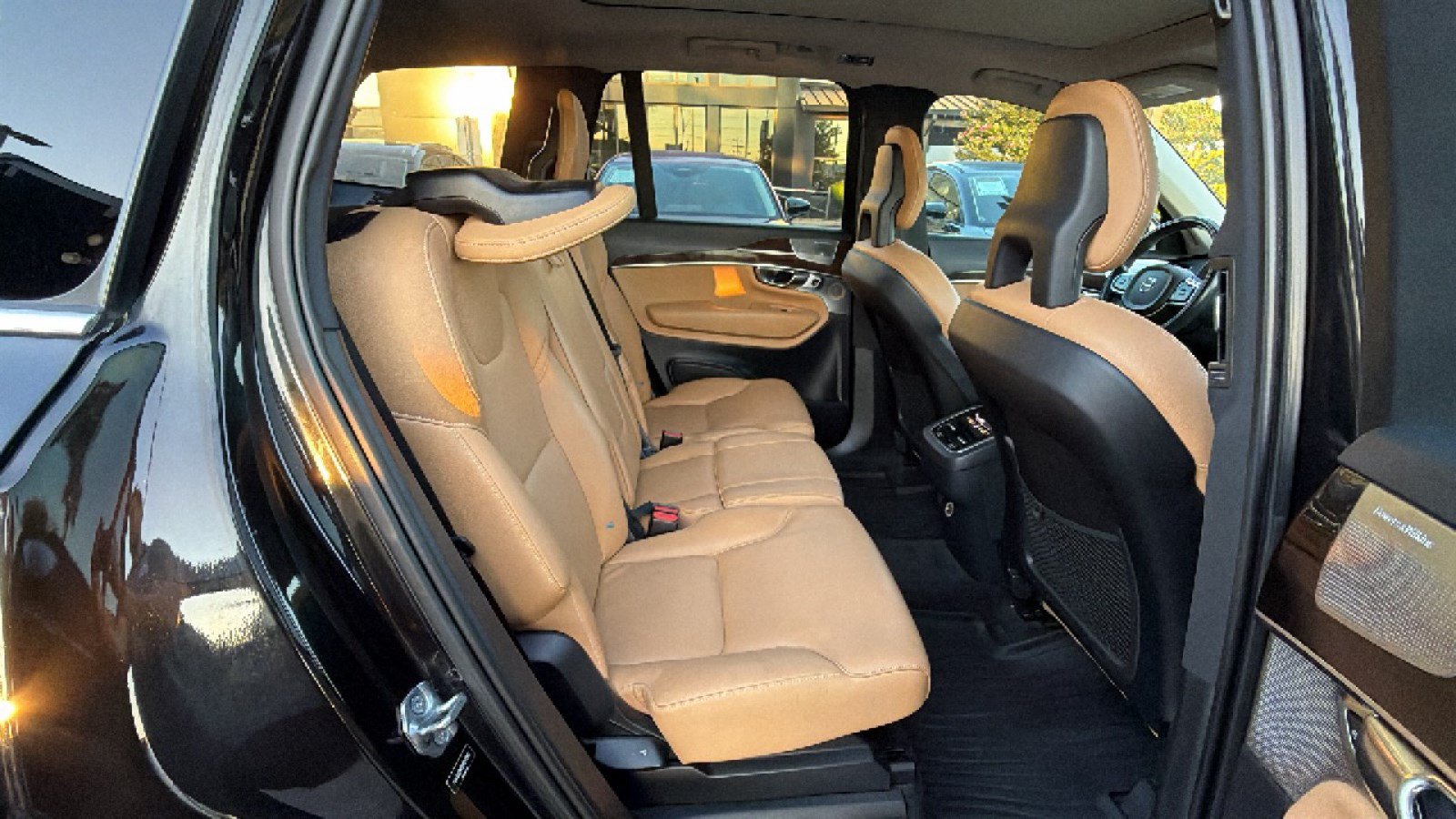 Used 2016 Volvo XC90 T6 Momentum w/ Momentum Plus Package AWD/4WD image 28