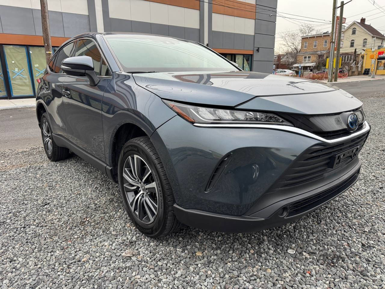 Used 2022 Toyota Venza LE AWD/4WD image 3