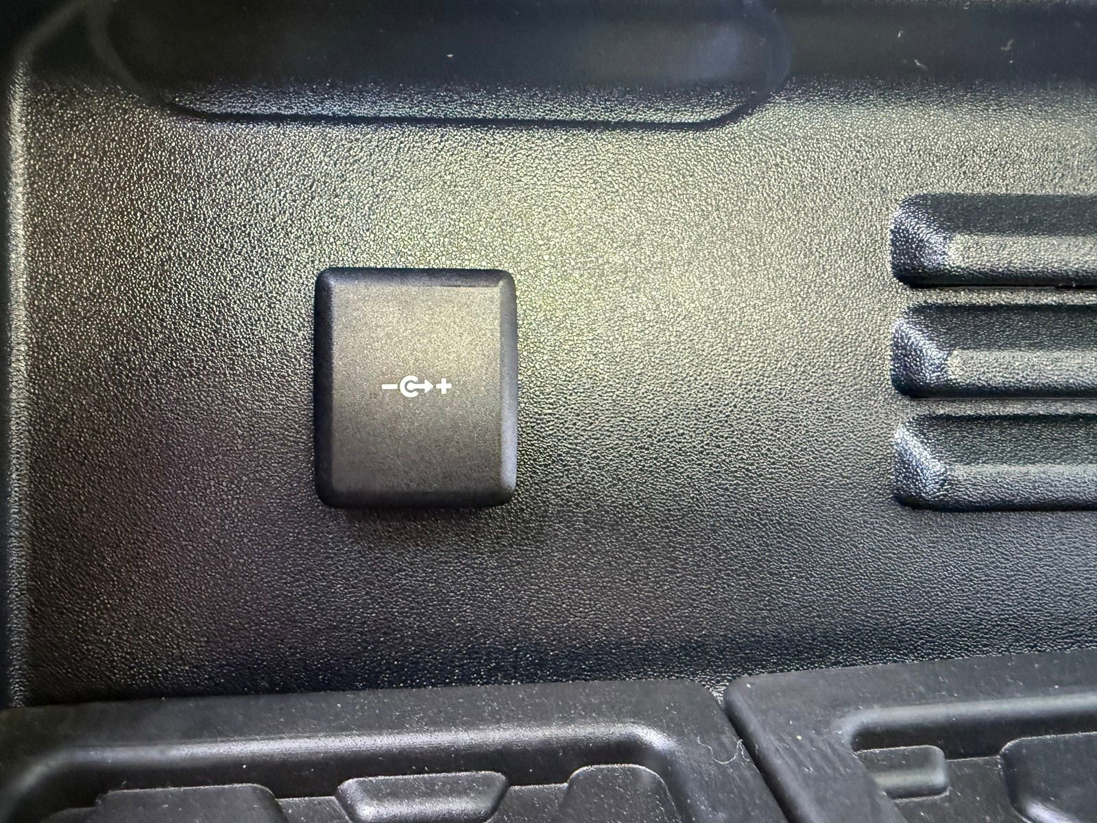 Used 2023 Land Rover Defender 90 X image 26