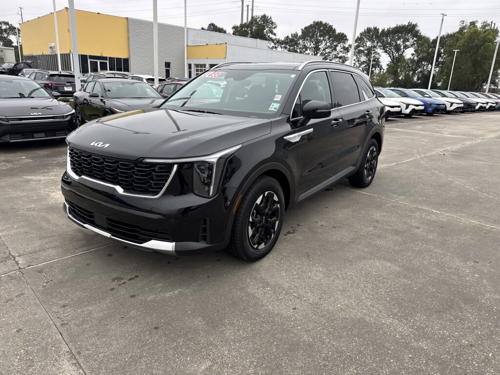 Certified 2025 Kia Sorento S w/ Panoramic Sunroof Package image 3