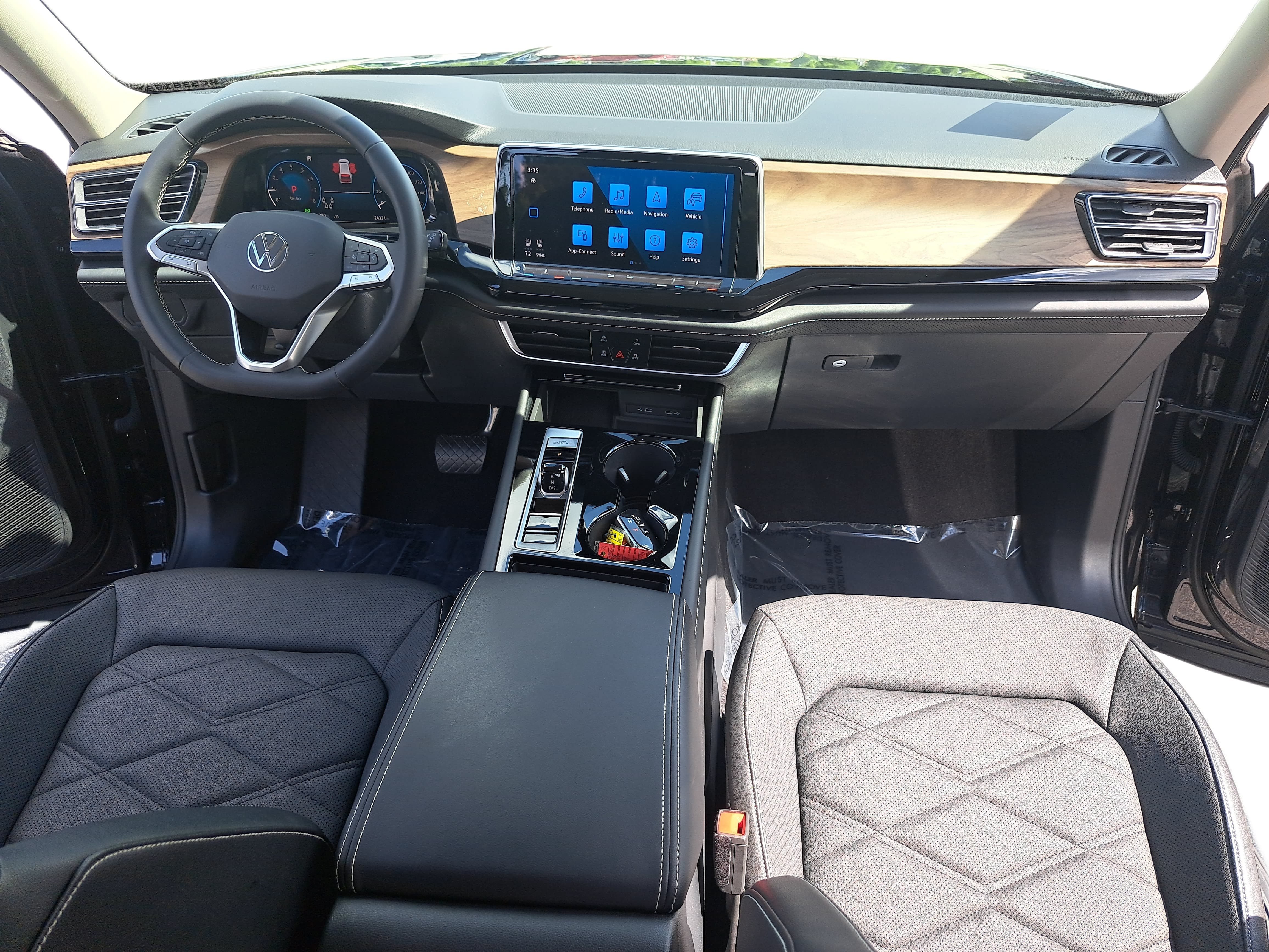 Certified 2024 Volkswagen Atlas SE FWD image 9