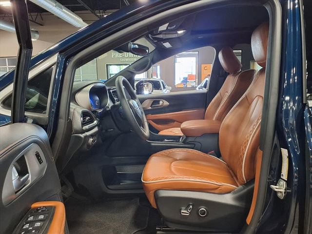 Used 2024 Chrysler Pacifica Pinnacle image 16