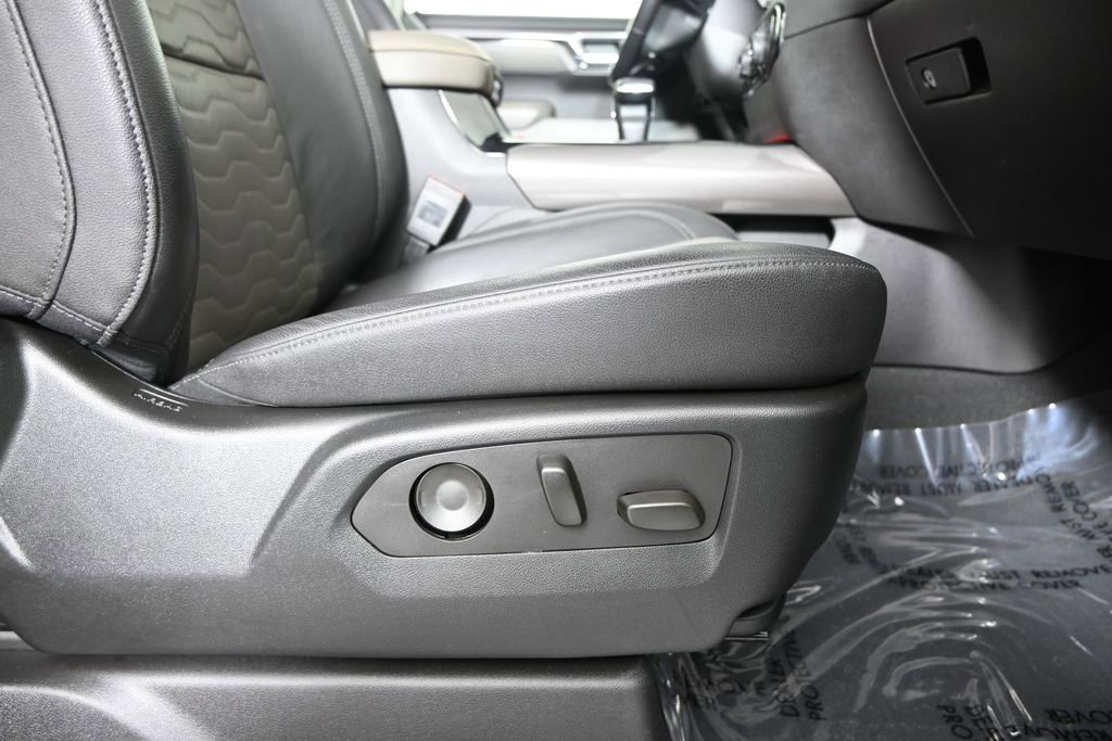 Used 2022 Chevrolet Silverado 1500 ZR2 w/ Technology Package AWD/4WD image 15