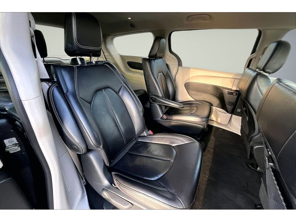 Used 2022 Chrysler Pacifica Touring-L image 28