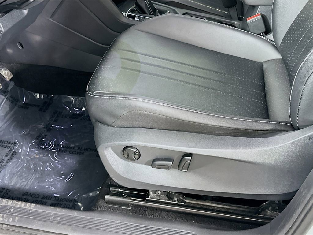 Used 2023 Volkswagen Tiguan SE w/ Panoramic Sunroof Package image 26