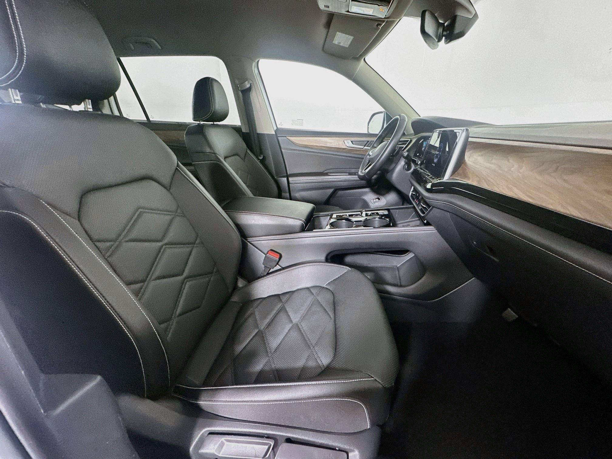 Used 2025 Volkswagen Atlas SE FWD image 32