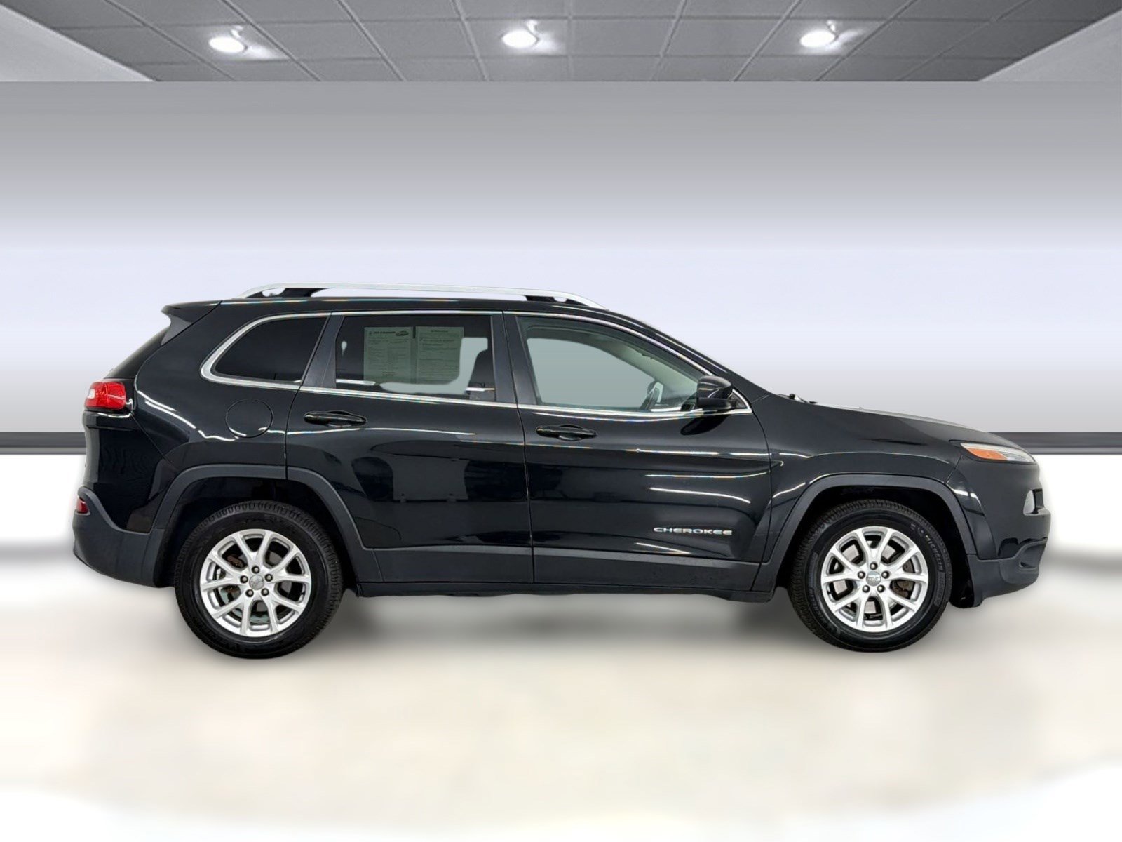 Used 2016 Jeep Cherokee Latitude image 8