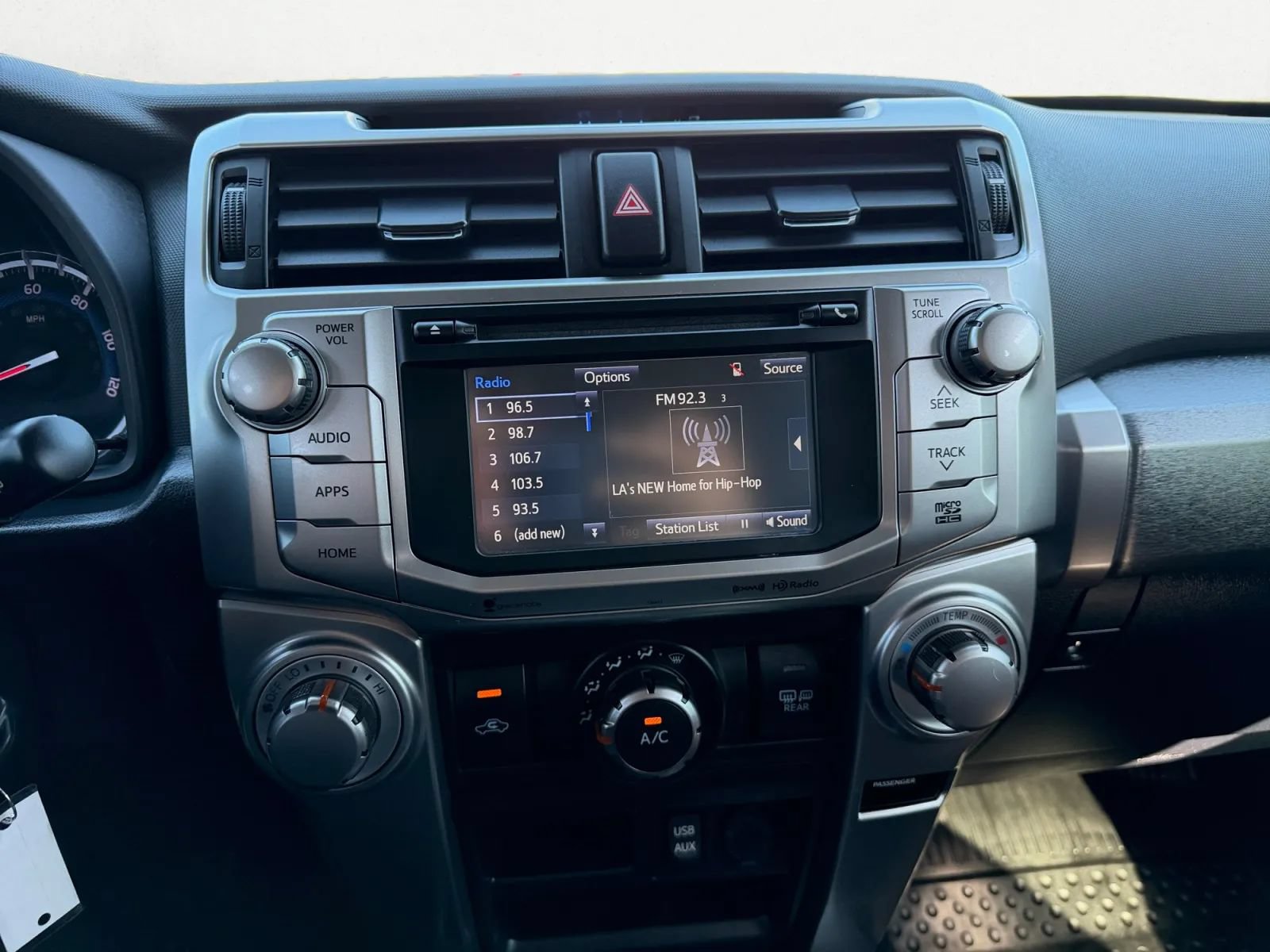 Used 2018 Toyota 4Runner SR5 AWD/4WD image 18