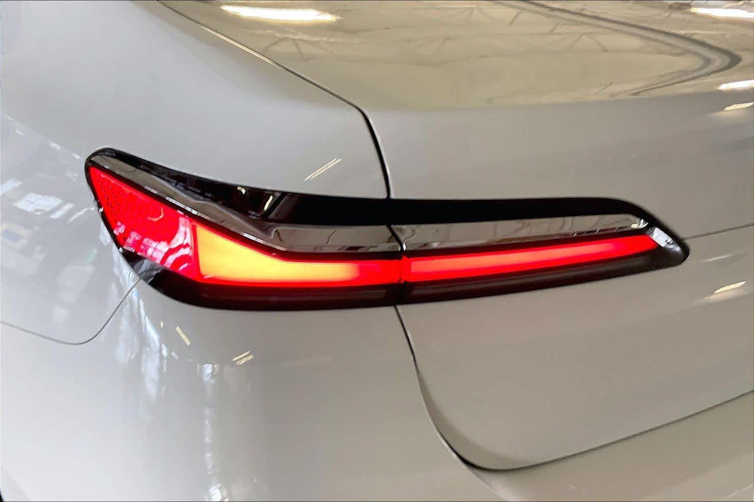 Certified 2025 BMW 740i RWD image 25