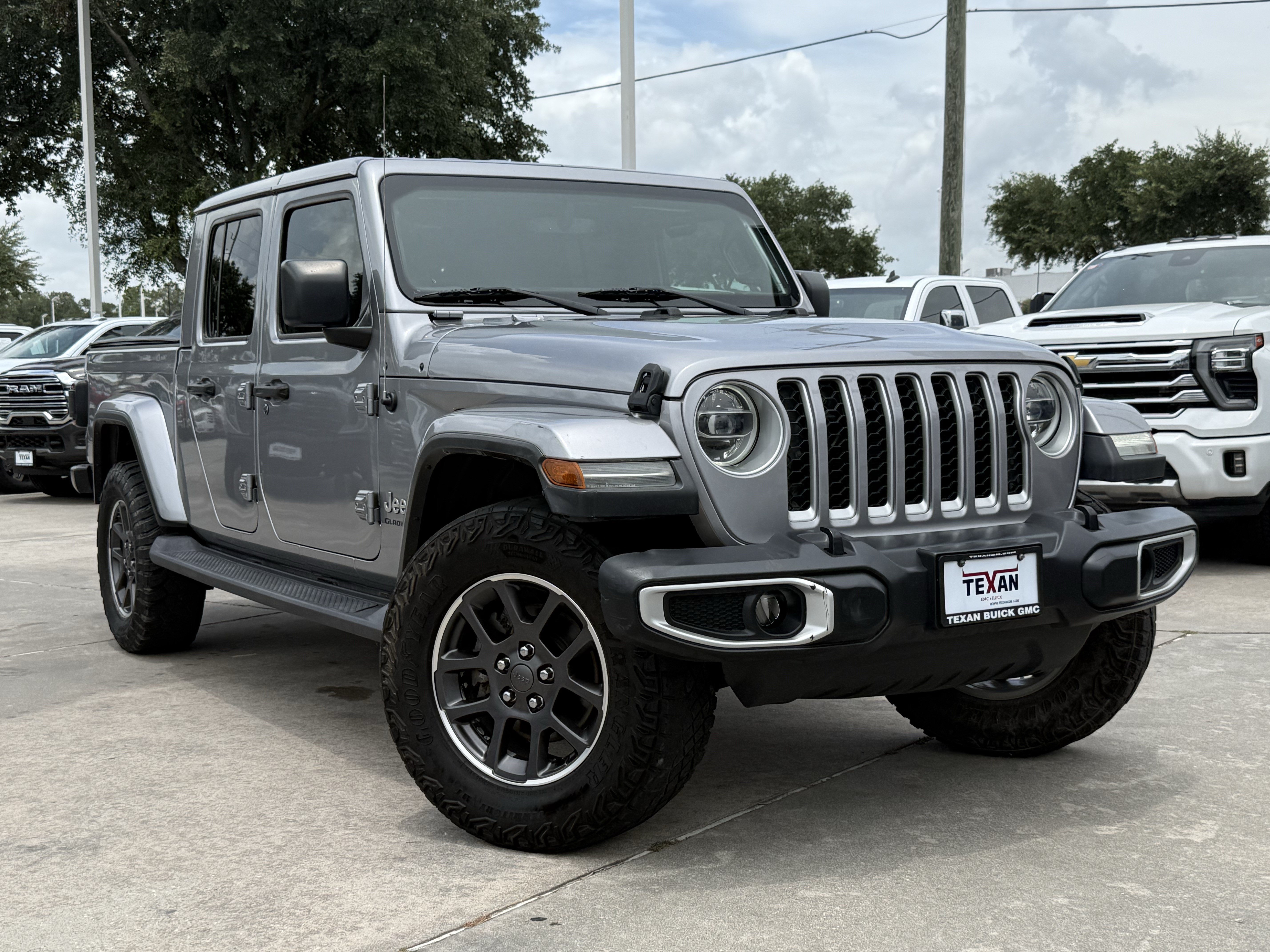 Used 2020 Jeep Gladiator Overland AWD/4WD video 2