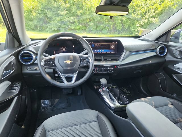 Used 2024 Chevrolet Trax LT w/ Driver Confidence Package FWD image 34