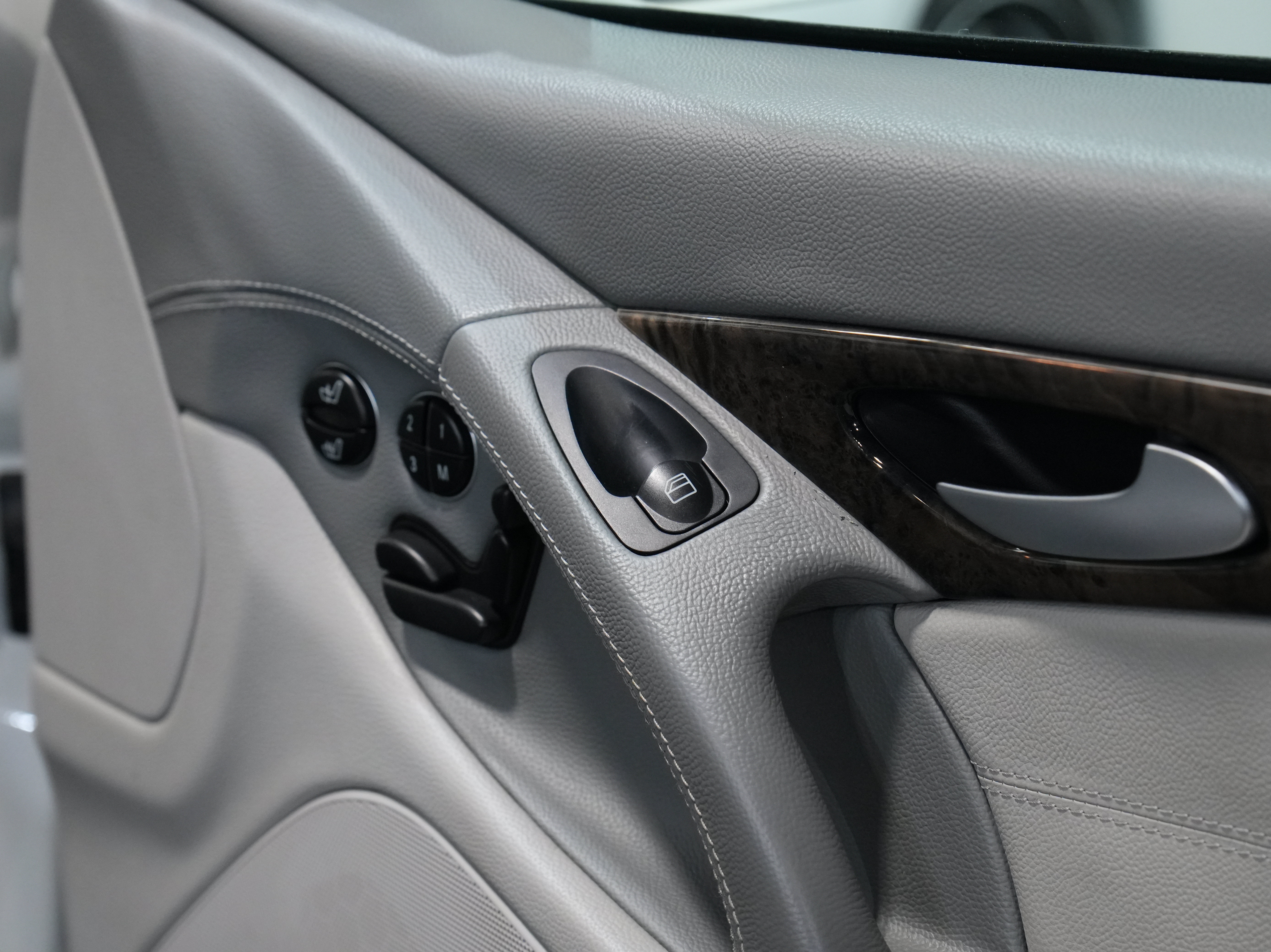 Used 2006 Mercedes-Benz SL 55 AMG image 30