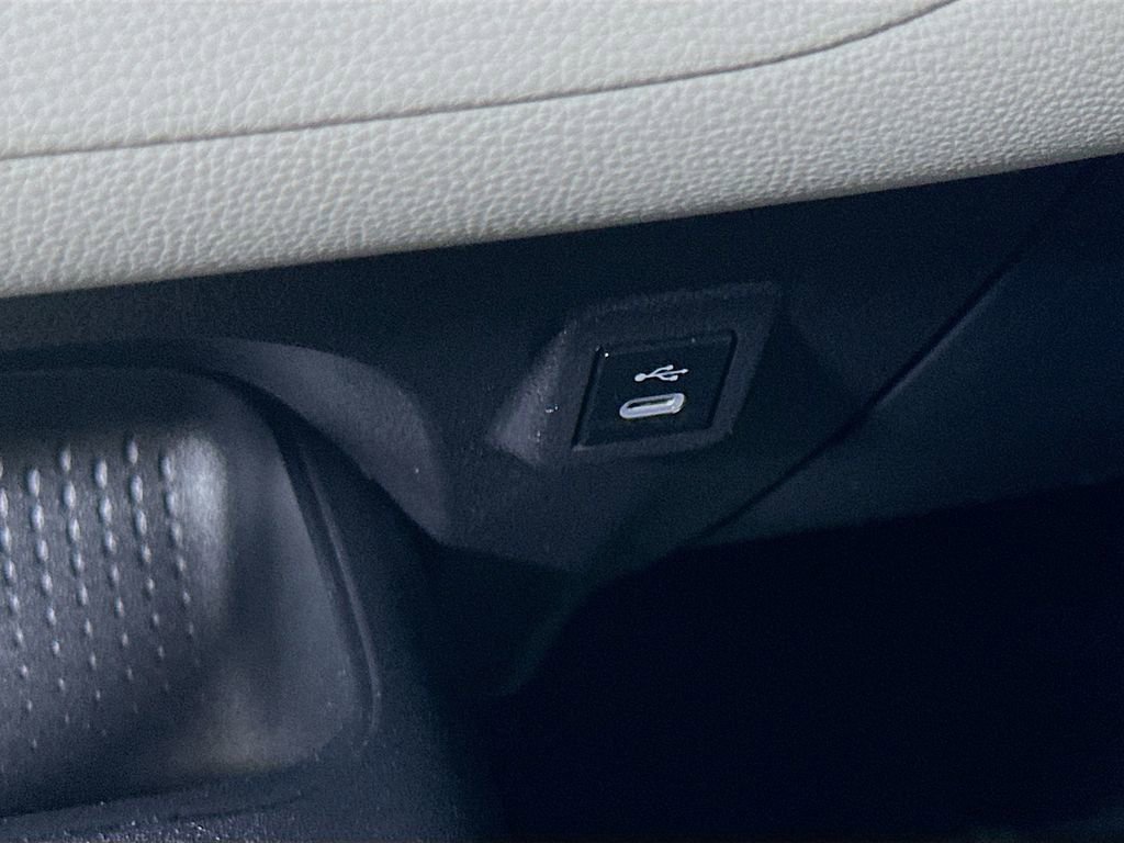 Used 2025 Toyota Corolla LE image 30