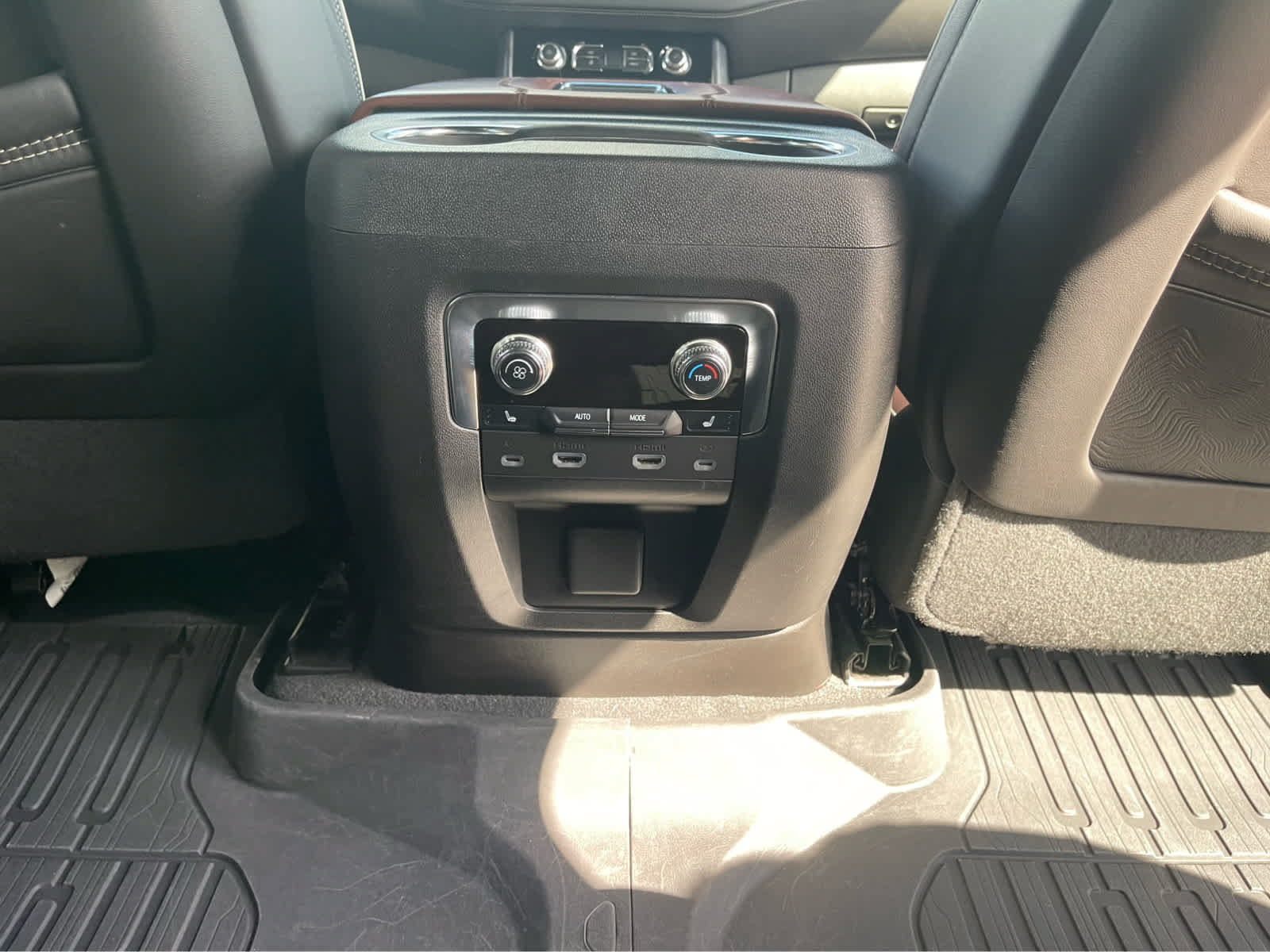 Used 2023 GMC Yukon XL Denali Ultimate AWD/4WD image 26