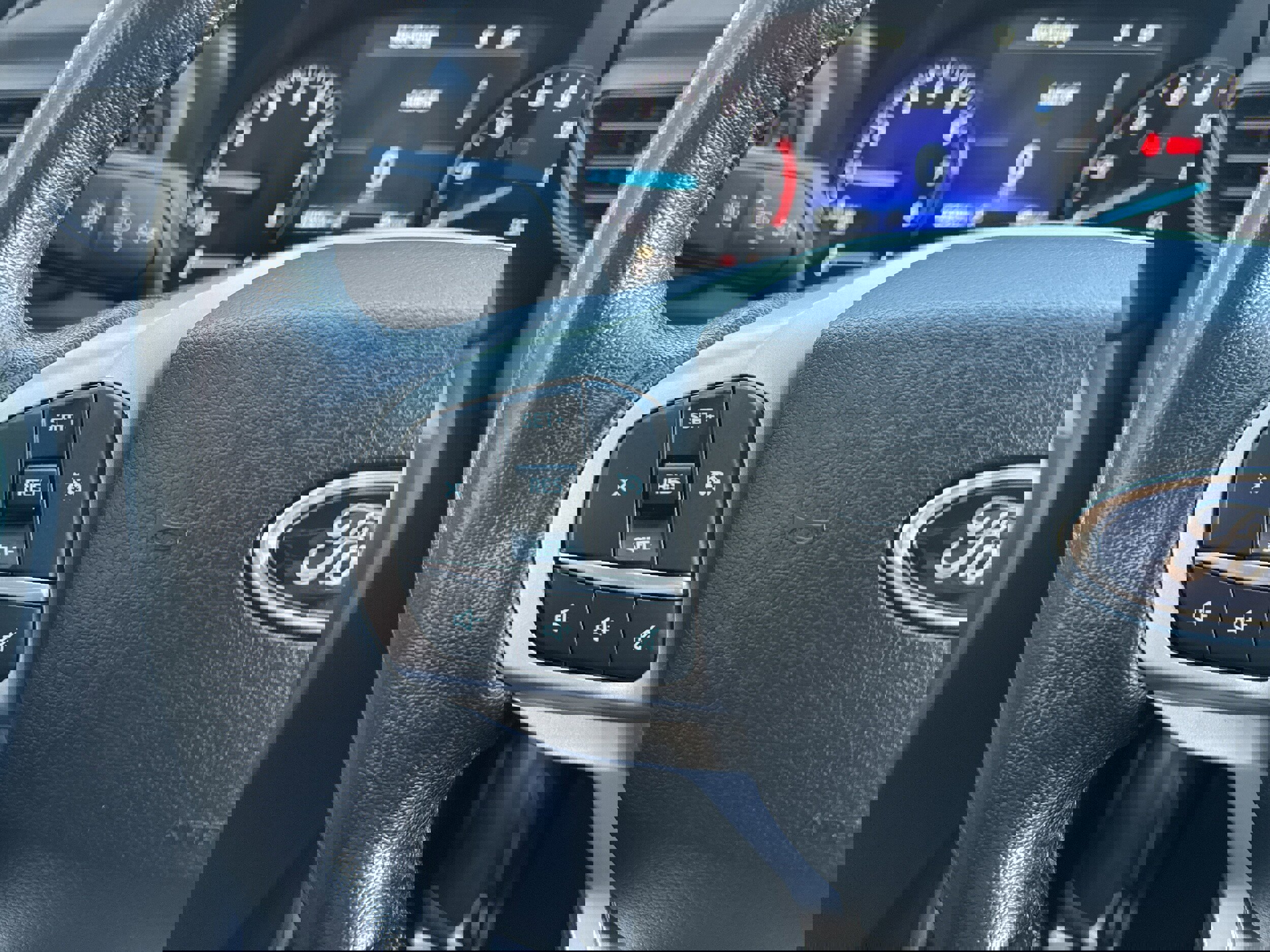 Used 2021 Ford Explorer XLT image 24