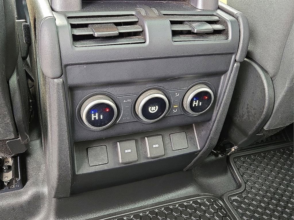 Used 2024 Land Rover Defender 110 X-Dynamic SE image 16