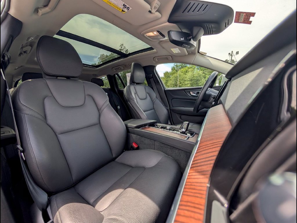 Certified 2025 Volvo V60 B5 Cross Country Plus AWD/4WD image 19