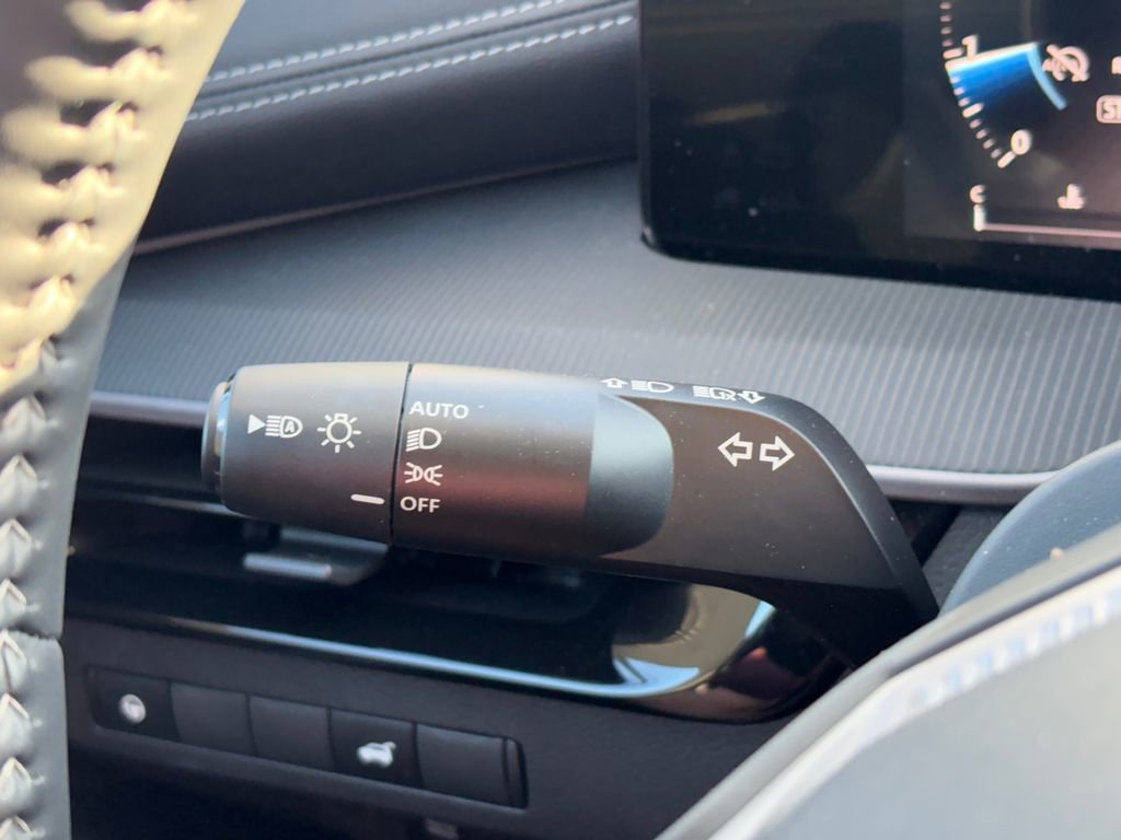 Used 2025 Nissan Murano SV image 15