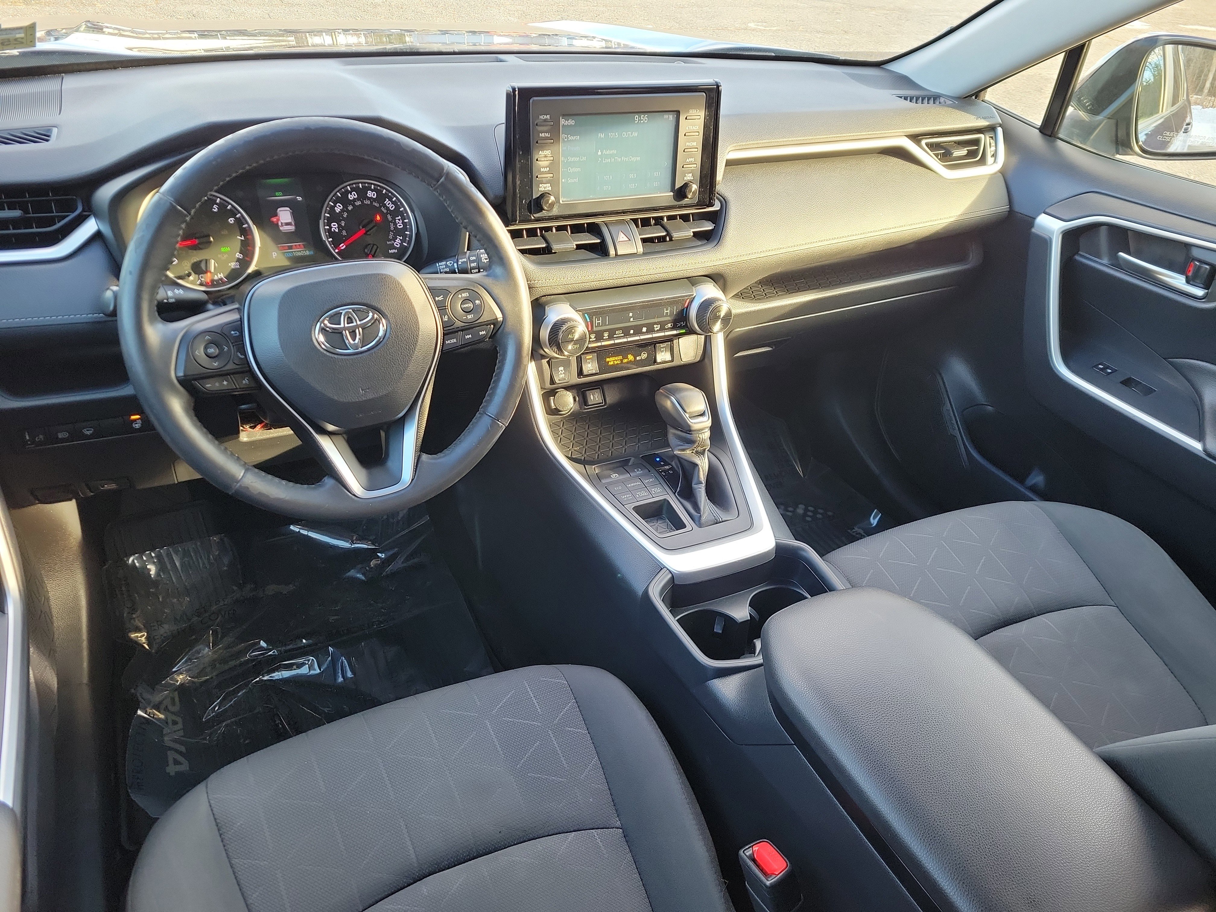 Used 2019 Toyota RAV4 XLE image 19