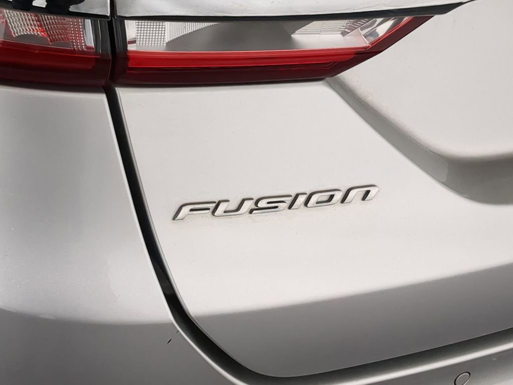Used 2017 Ford Fusion SE w/ Fusion SE Technology Package image 24