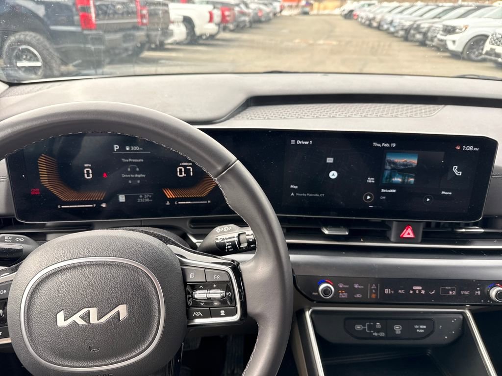 Used 2025 Kia Carnival image 26