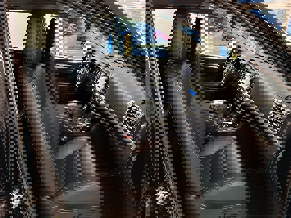 Used 2019 Toyota Highlander XLE image 24