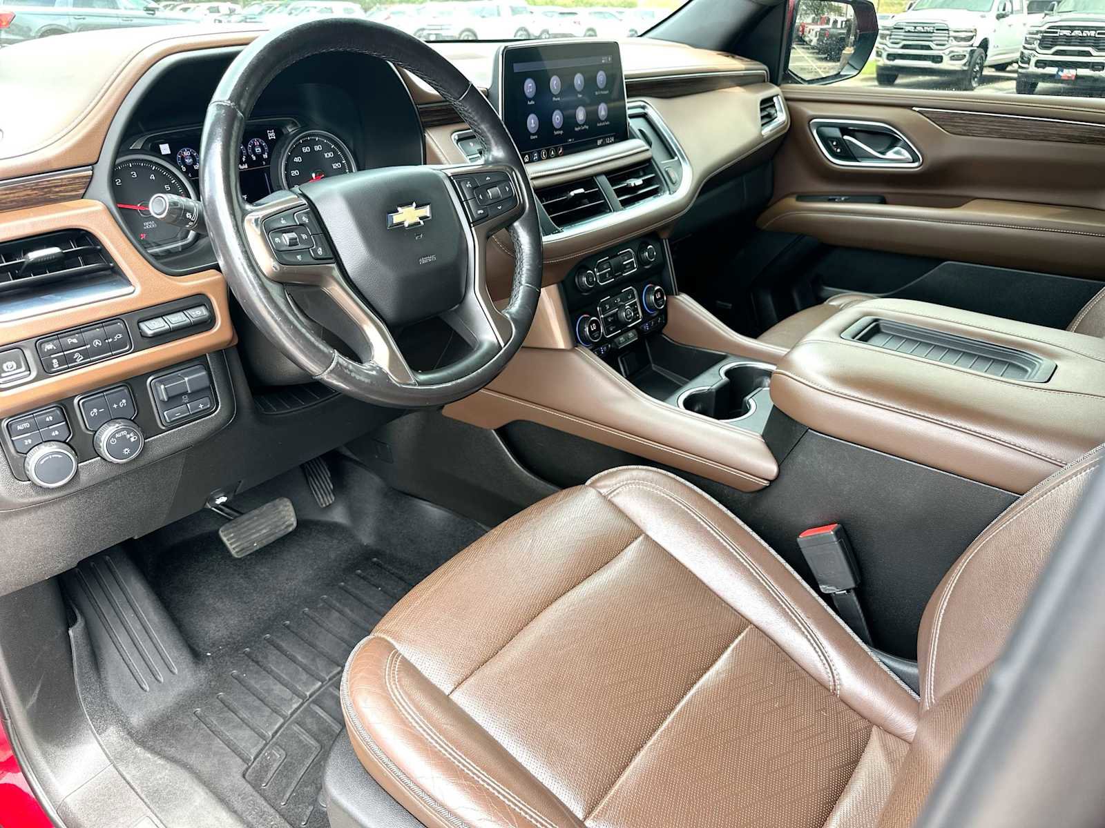 Used 2021 Chevrolet Suburban High Country w/ Premium Package AWD/4WD image 18